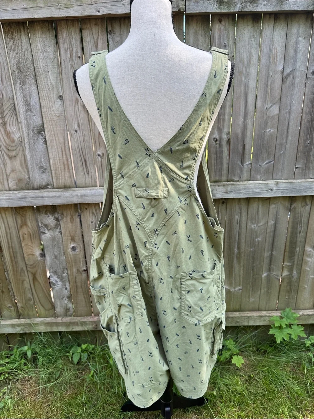 🌿🍃 Duluth Heirloom Short Overalls – Light Olive Fern Print – XXL 🍃🌿 - Picture 7 of 9